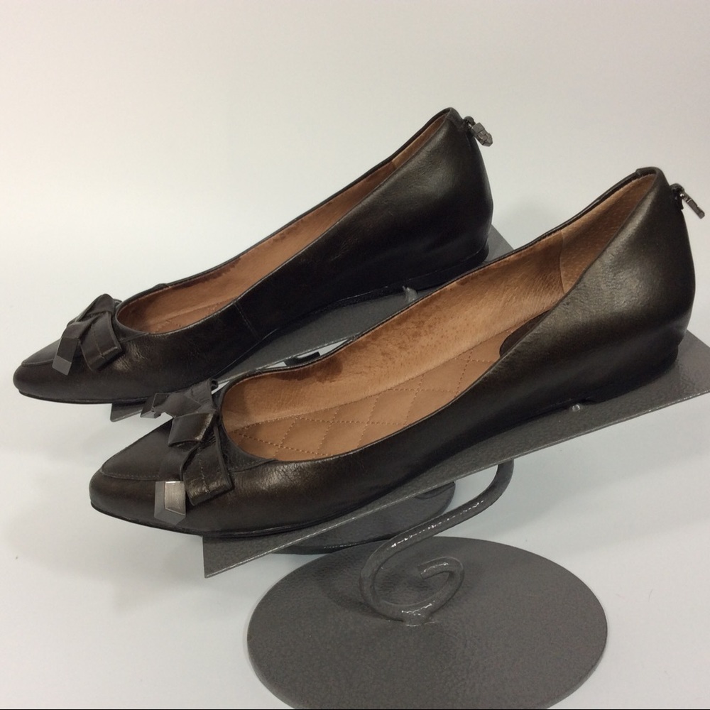 Vince Camuto 7.5M Brown Flats Pointy Toe